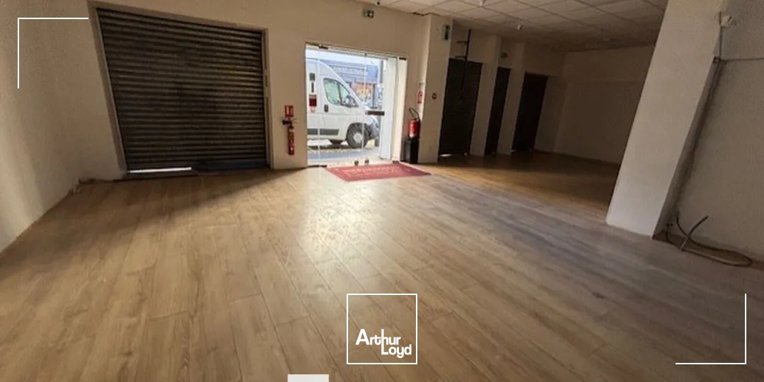 Local commercial à louer à Villeurbanne emplacement dynamique et lumineux