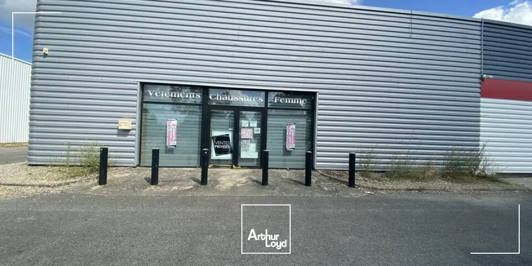 LOCATION LOCAL COMMERCIAL 411 M2 CHATELLERAULT 