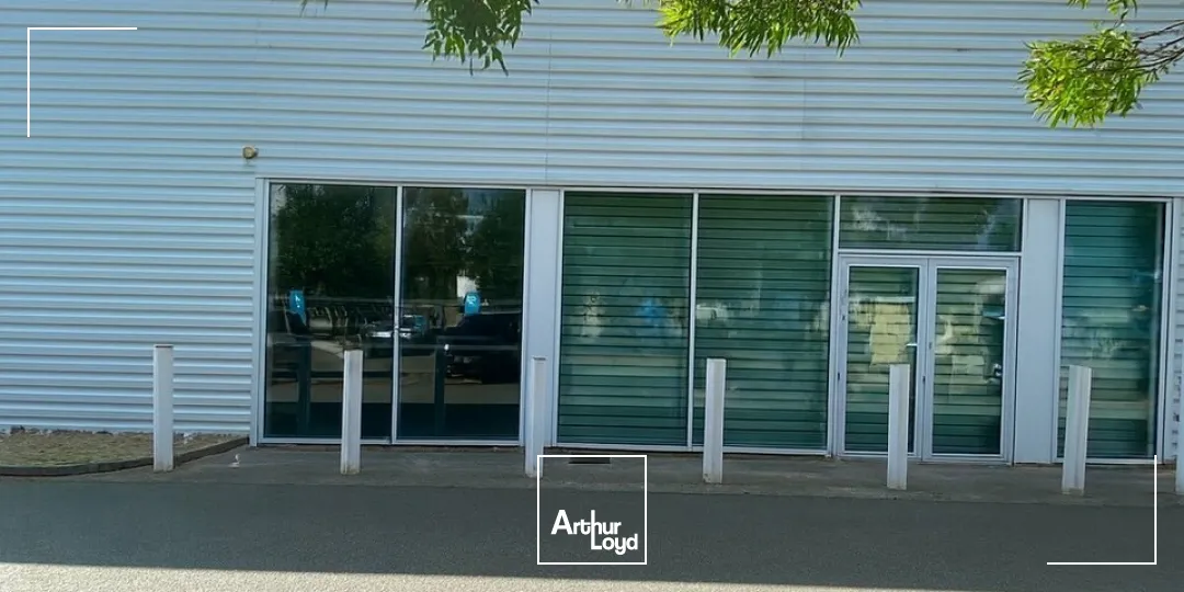 LOCATION LOCAL COMMERCIAL 600 M2 CHATELLERAULT 