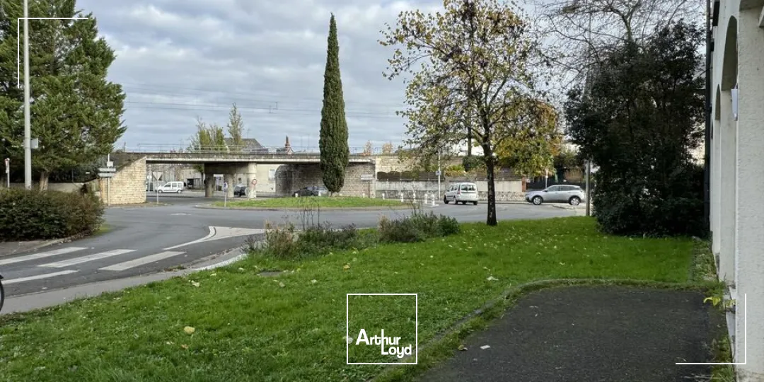 TOURS CENTRE COMMERCE A LOUER 161 M² AVEC PARKINGS PRIVATIFS