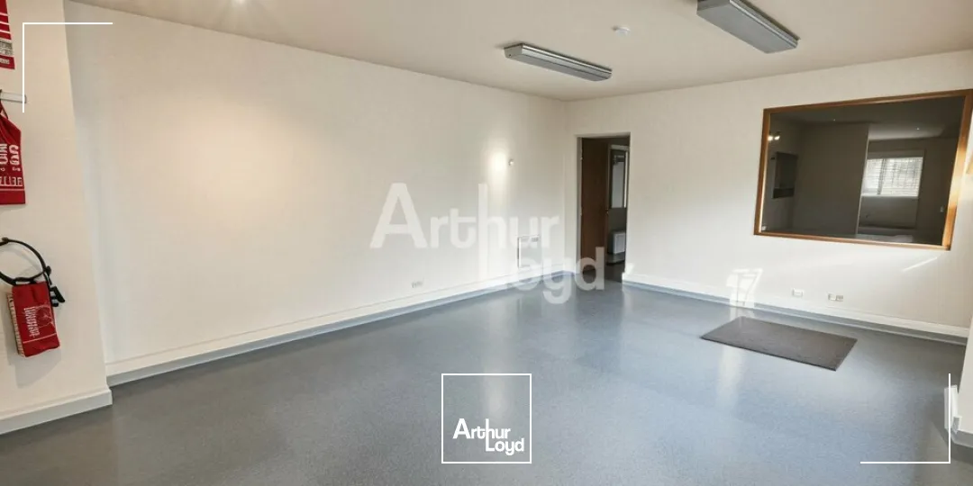 A LOUER - LOCAL D'ACTIVITE DE 885m2 AVEC TERRAIN