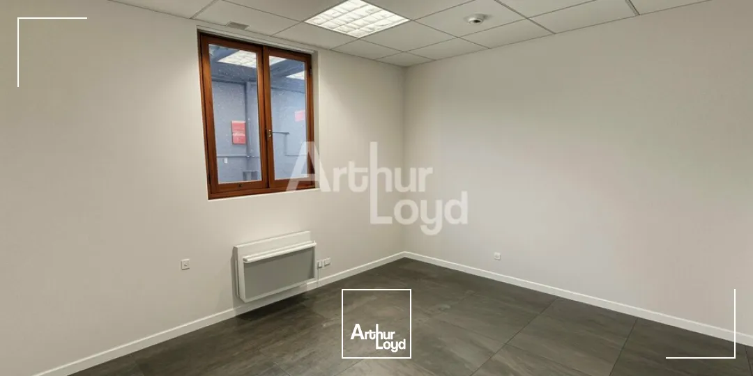A LOUER - LOCAL D'ACTIVITE DE 885m2 AVEC TERRAIN