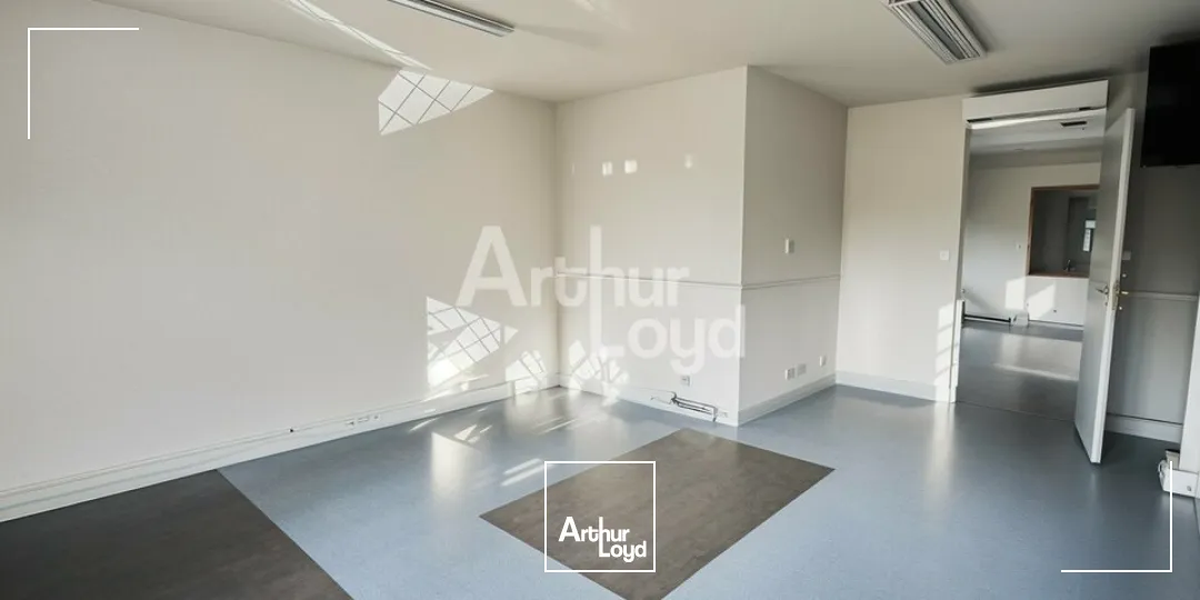 A LOUER - LOCAL D'ACTIVITE DE 885m2 AVEC TERRAIN