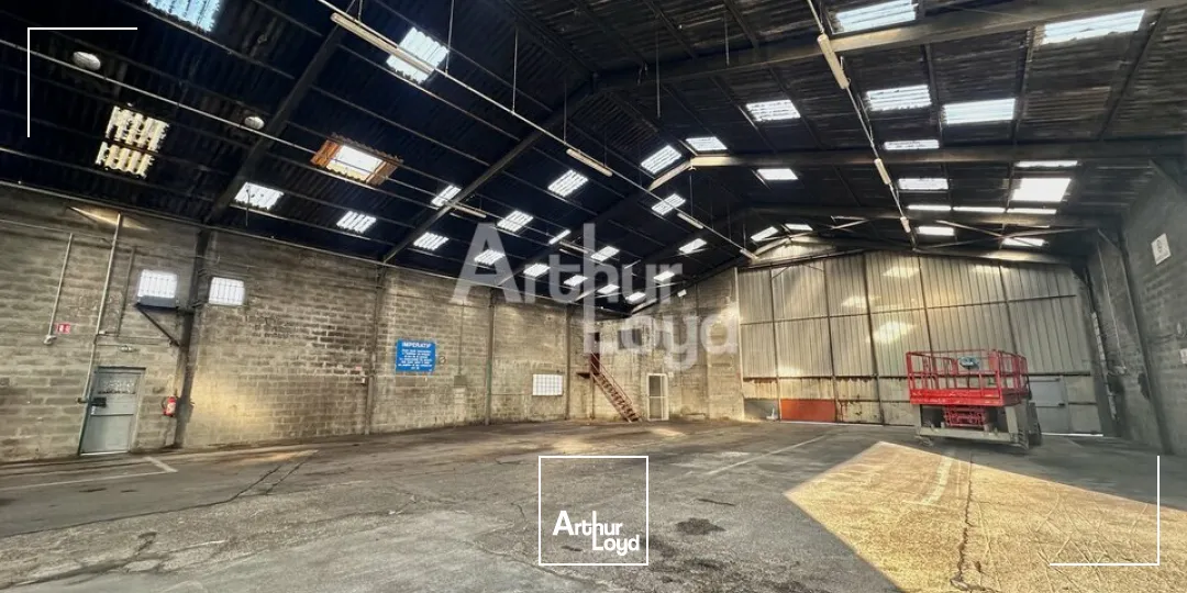 A LOUER - LOCAL D'ACTIVITE DE 885m2 AVEC TERRAIN