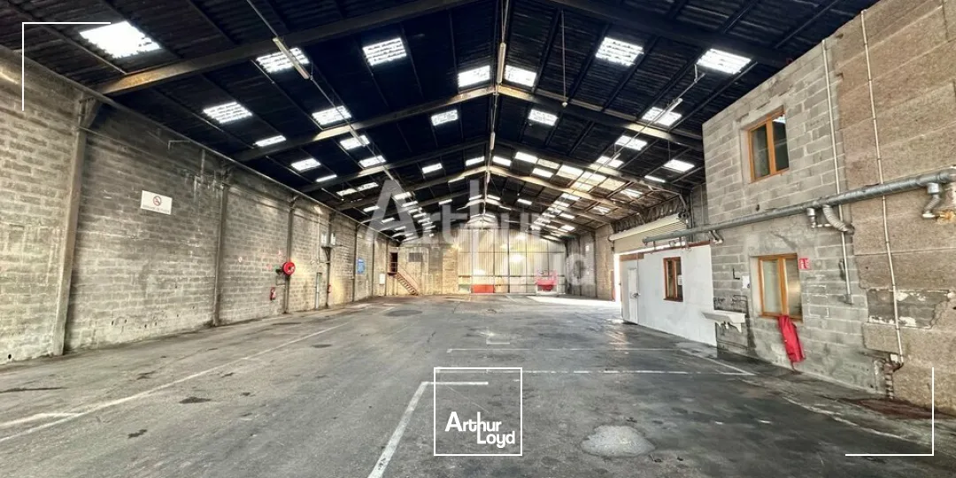 A LOUER - LOCAL D'ACTIVITE DE 885m2 AVEC TERRAIN