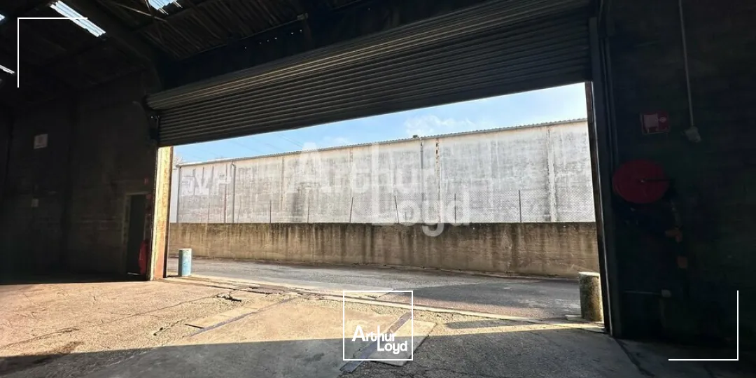 A LOUER - LOCAL D'ACTIVITE DE 885m2 AVEC TERRAIN