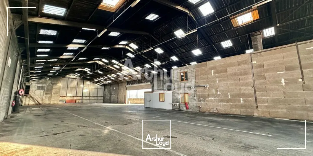 A LOUER - LOCAL D'ACTIVITE DE 885m2 AVEC TERRAIN