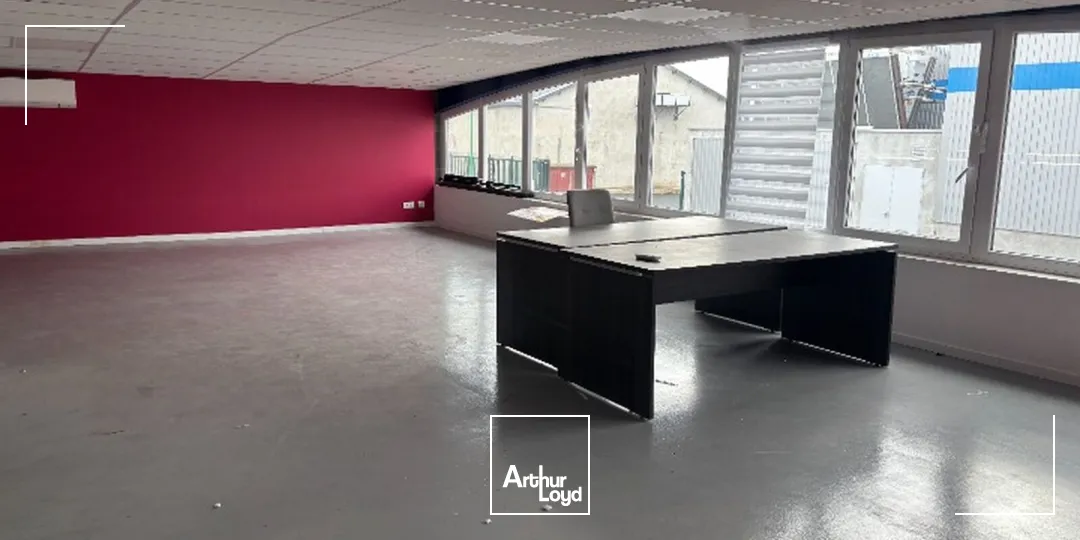 Local d'activités de 1 860 m² indépendant sur son terrain, situé à Yssingeaux (43)