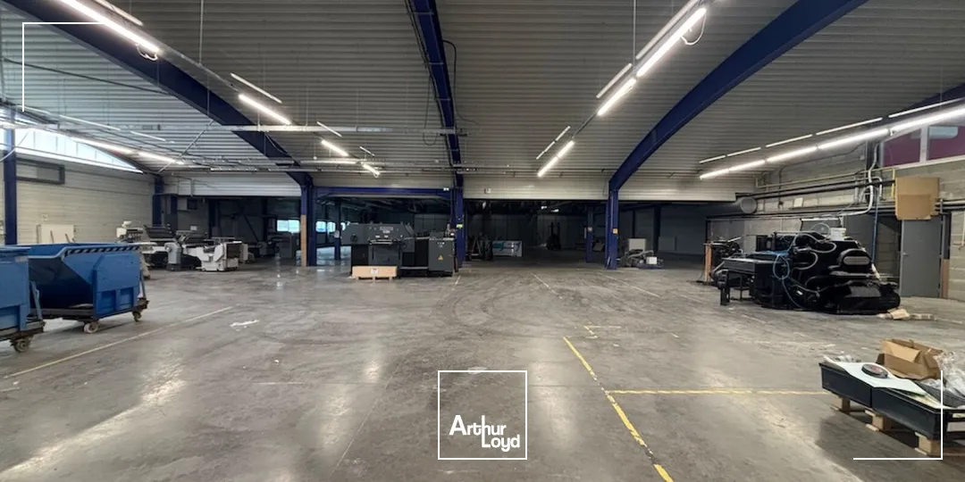 Local d'activités de 1 860 m² indépendant sur son terrain, situé à Yssingeaux (43)