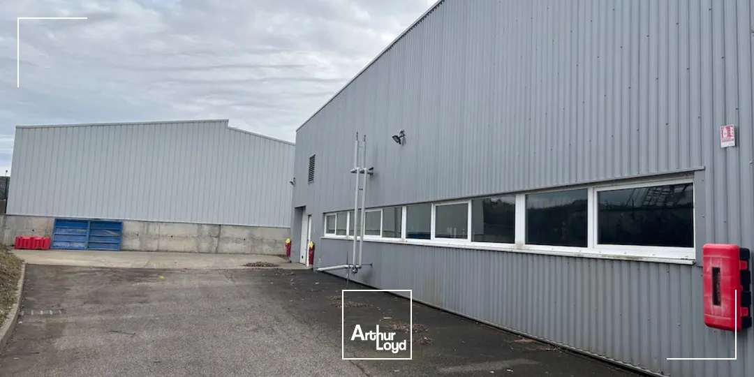 Local d'activités de 1 860 m² indépendant sur son terrain, situé à Yssingeaux (43)