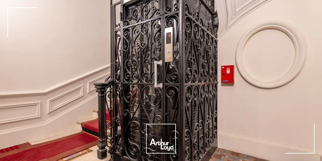 Bureaux à louer à PARIS 75008