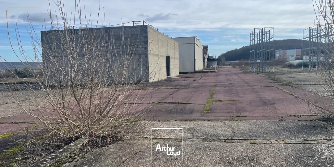 Locaux d'activité à vendre à SAINT PIERRE LA GARENNE 27600