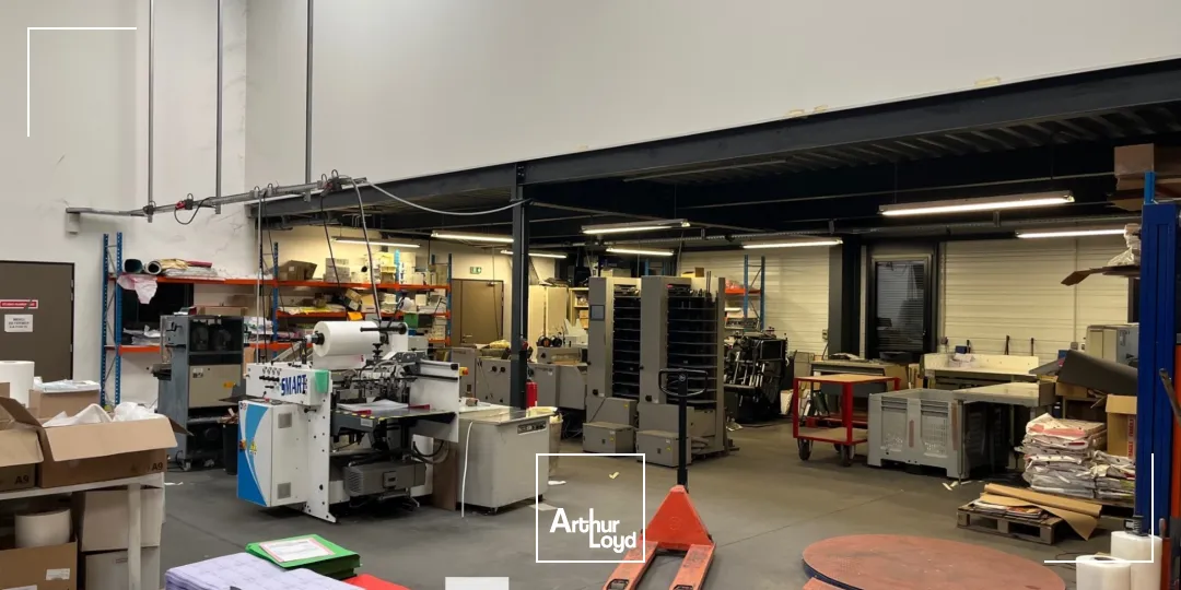 A vendre - Local d'activités - Situé dans un parc récent - Meyzieu