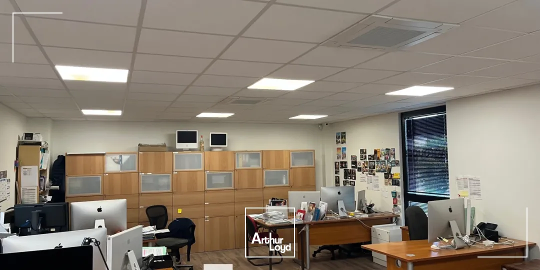 A vendre - Local d'activités - Situé dans un parc récent - Meyzieu