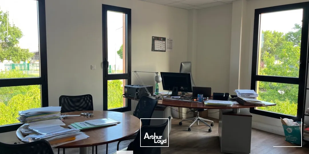 A vendre - Local d'activités - Situé dans un parc récent - Meyzieu