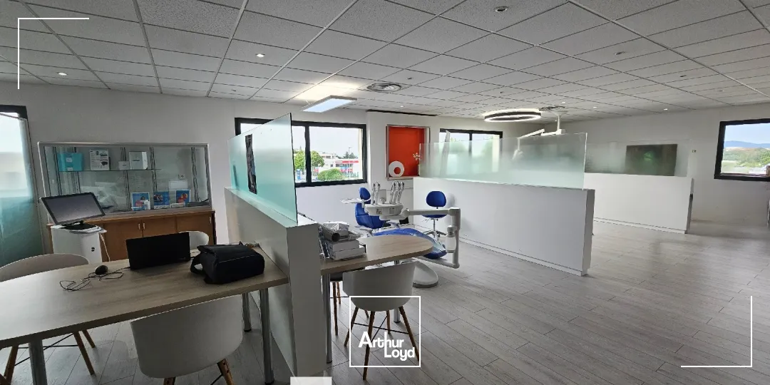 A louer - Bureaux avec entrepôt - Limonest