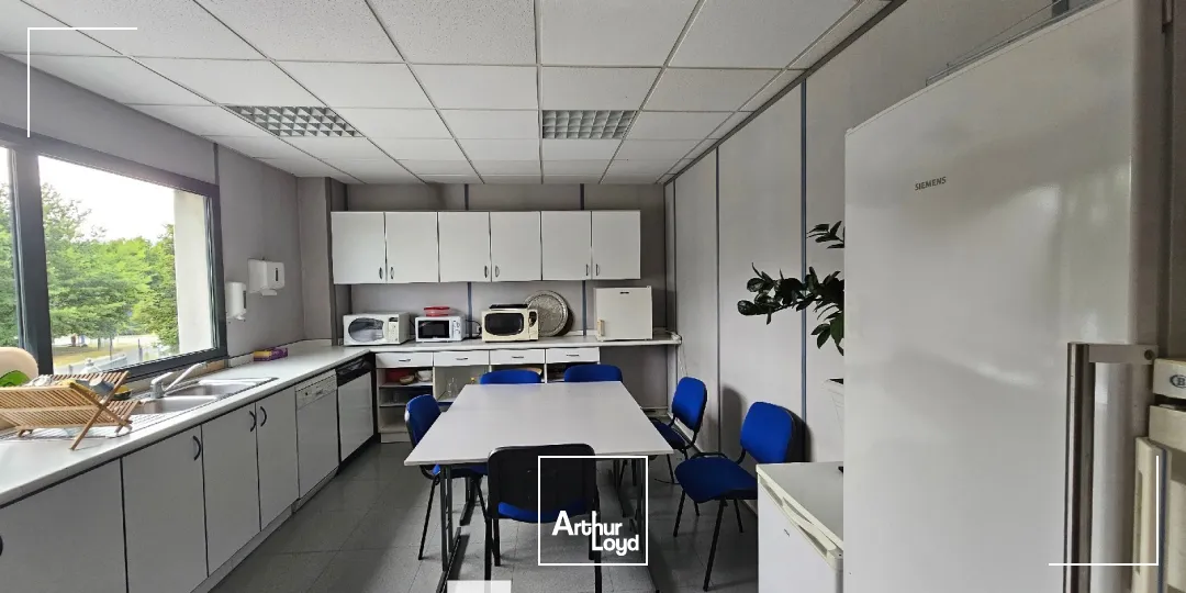 A louer - Bureaux avec entrepôt - Limonest