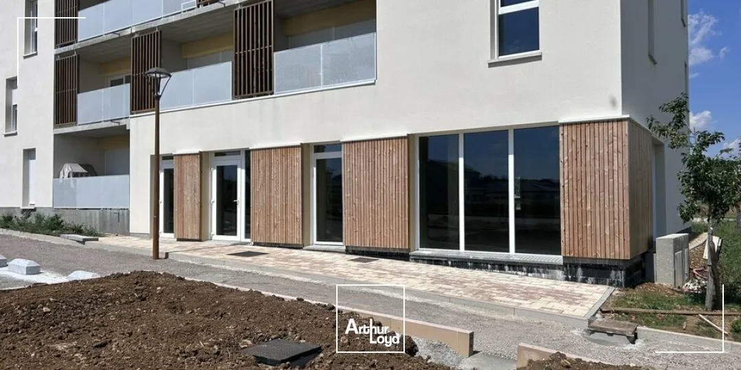 LOCAL COMMERCIAL à LOUER de 159 m²