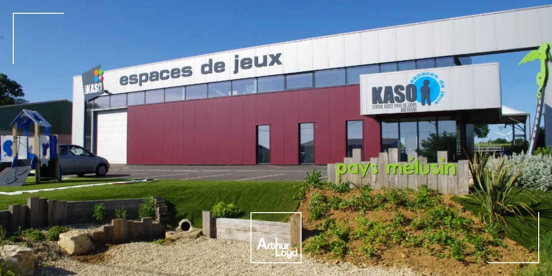 À VENDRE  Local d'activité de 500m² moderne et rare à Lusignan (86)