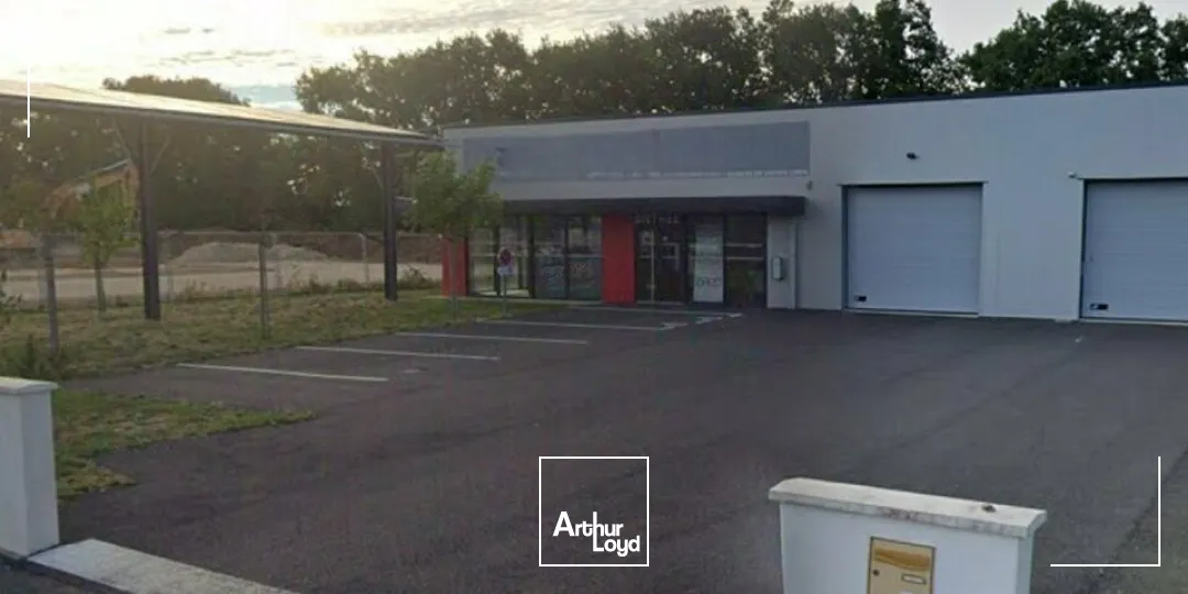 À louer  Bâtiment artisanal ou commercial 300 m²  Grand Poitiers  Accessibilité optimale et prestations haut de gamme