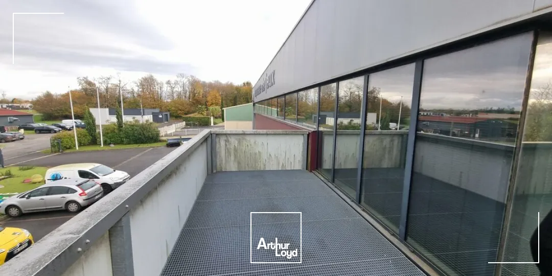 À VENDRE  Local d'activité de 500m² moderne et rare à Lusignan (86)