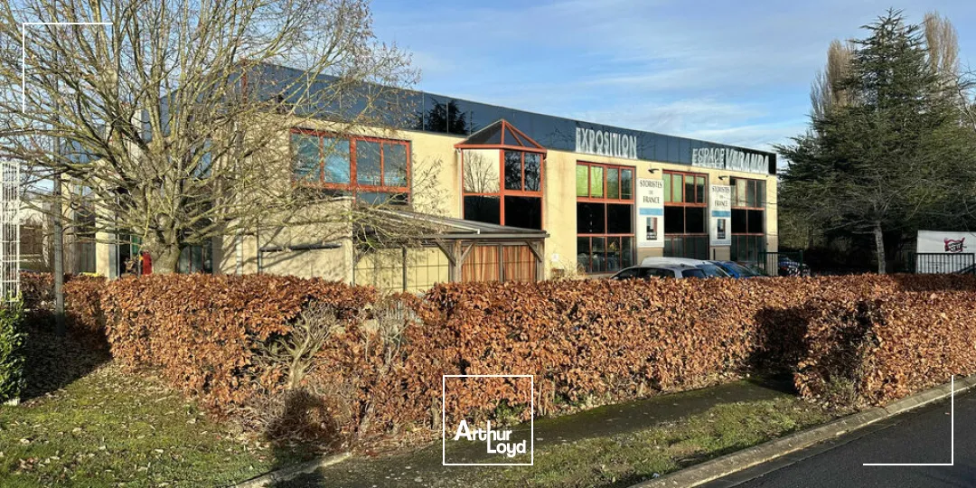 Bâtiment indépendant d'environ 860 m2 - ZONE D'ACTIVITÉ DE TAISSY