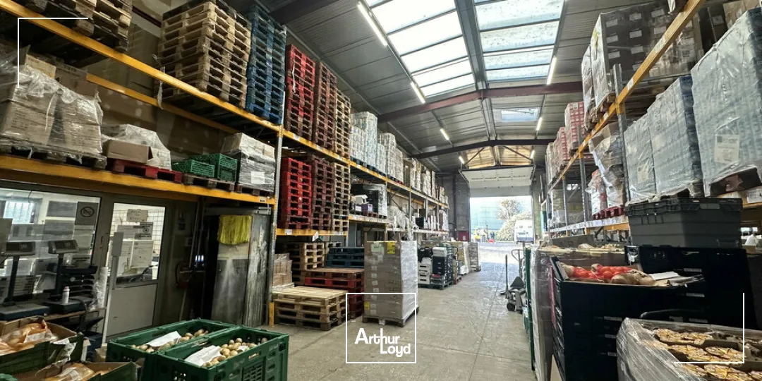 Bâtiment indépendant d'environ 860 m2 - ZONE D'ACTIVITÉ DE TAISSY