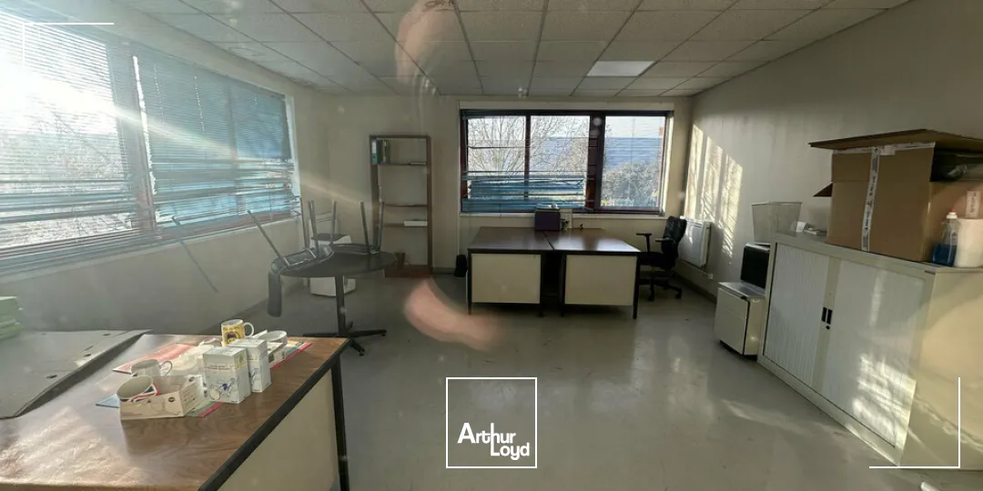 Bâtiment indépendant d'environ 860 m2 - ZONE D'ACTIVITÉ DE TAISSY