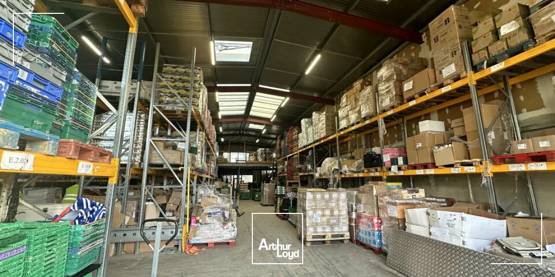 Bâtiment indépendant d'environ 860 m2 - ZONE D'ACTIVITÉ DE TAISSY