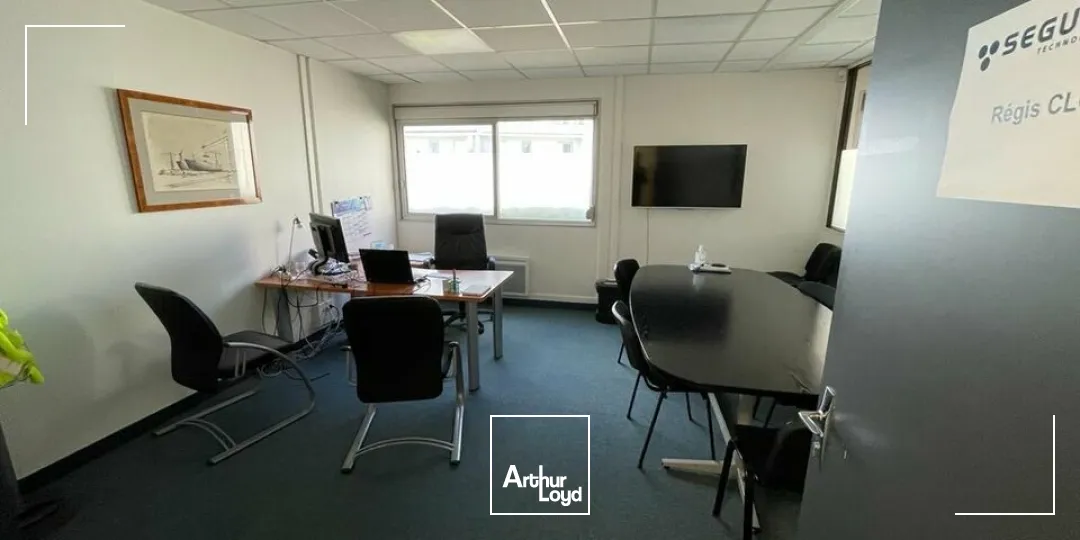 A LOUER - LE HAVRE - QUARTIER SUD - 494 m² - 20 STATIONNEMENTS PRIVATIFS