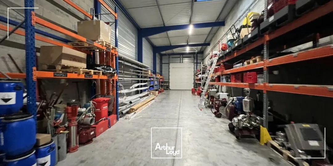 Bâtiment industriel avec bureaux et partie commerciale - ZA de Cognac Sud