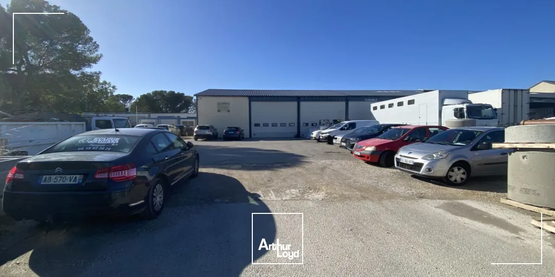 300m² de local d'activités sur 2600m² de terrain (ou 1300m²) à louer GRANS