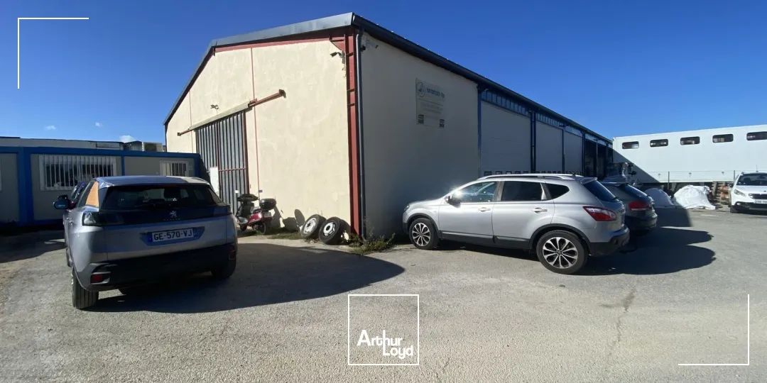300m² de local d'activités sur 2600m² de terrain (ou 1300m²) à louer GRANS