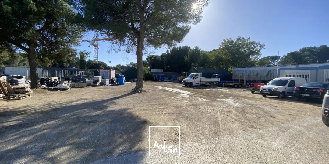 300m² de local d'activités sur 2600m² de terrain (ou 1300m²) à louer GRANS