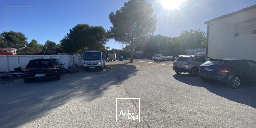 300m² de local d'activités sur 2600m² de terrain (ou 1300m²) à louer GRANS