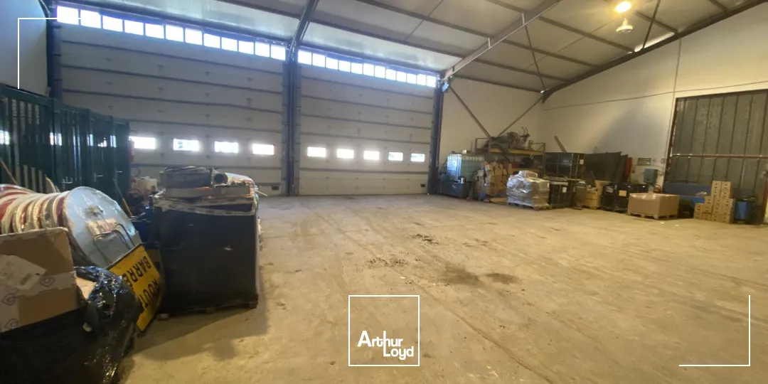 300m² de local d'activités sur 2600m² de terrain (ou 1300m²) à louer GRANS