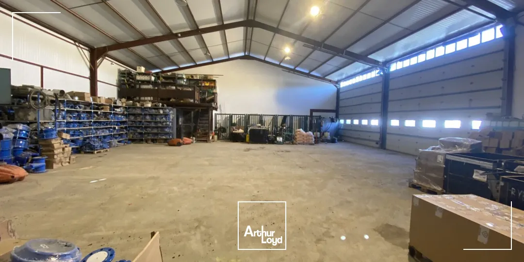 300m² de local d'activités sur 2600m² de terrain (ou 1300m²) à louer GRANS