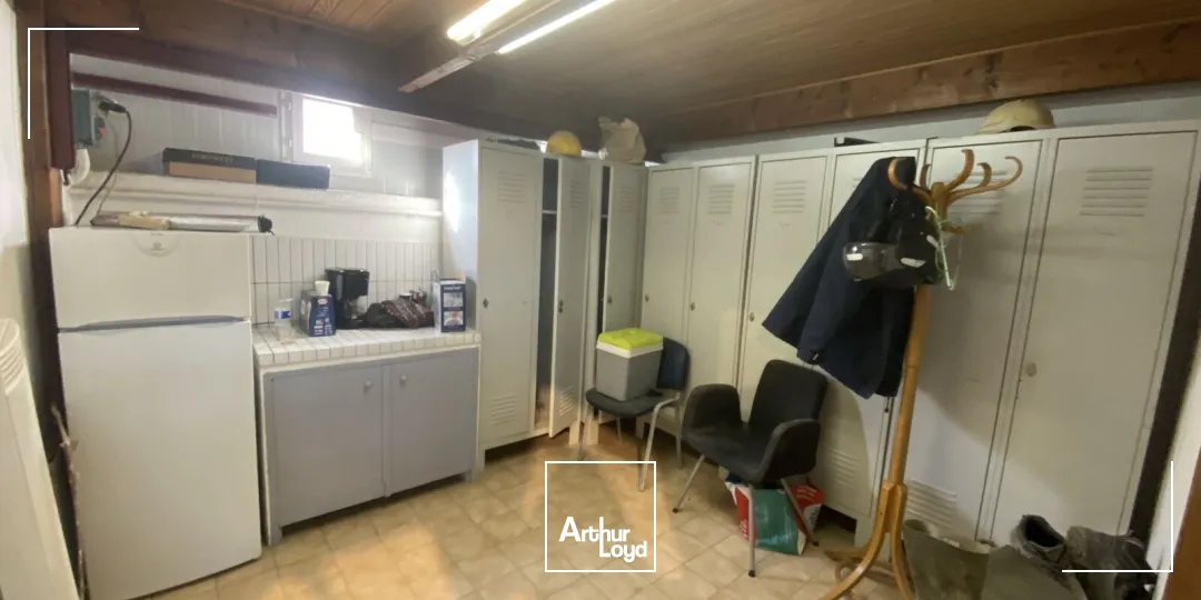 300m² de local d'activités sur 2600m² de terrain (ou 1300m²) à louer GRANS