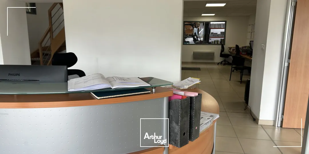 A Sainte-luce-s-loire, bâtiment mixte à louer