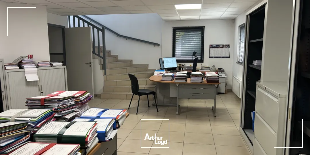 A Sainte-luce-s-loire, bâtiment mixte à louer