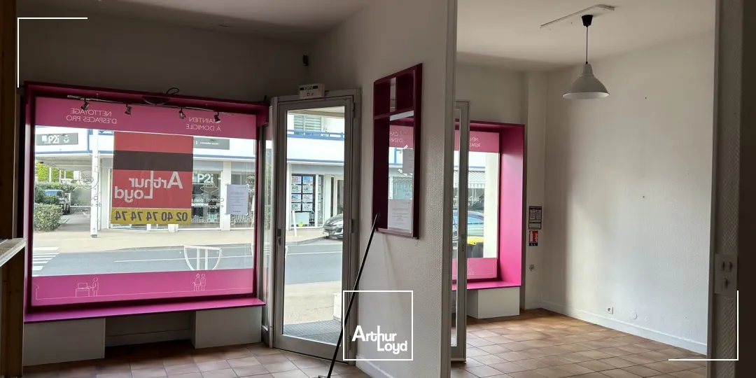 A LOUER - LOCAL COMMERCIAL - BUREAUX - 75 M2 - LA BAULE 