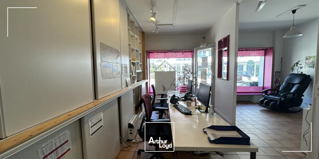 A LOUER - LOCAL COMMERCIAL - BUREAUX - 75 M2 - LA BAULE 