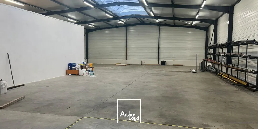 A St AIgnan Grandlieu, bâtiment d'activité à la location