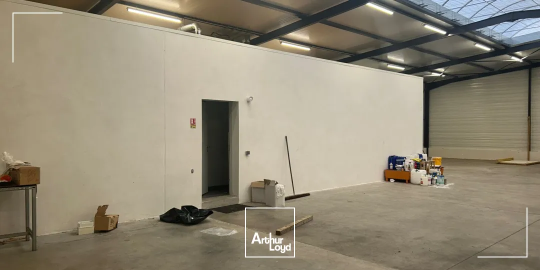 A St AIgnan Grandlieu, bâtiment d'activité à la location