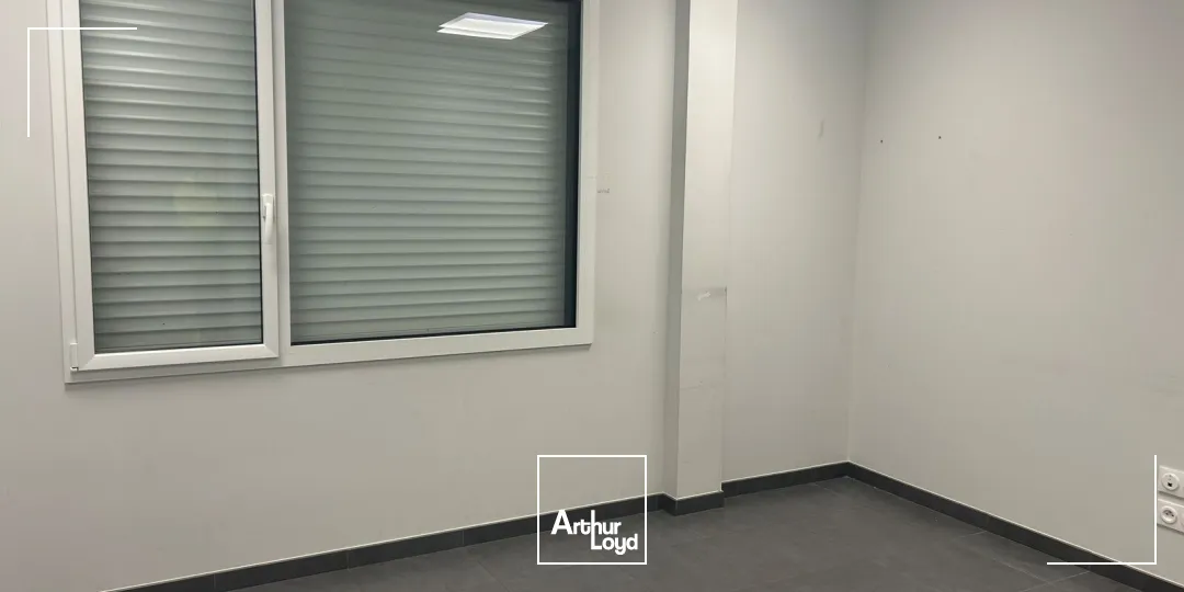 A St AIgnan Grandlieu, bâtiment d'activité à la location