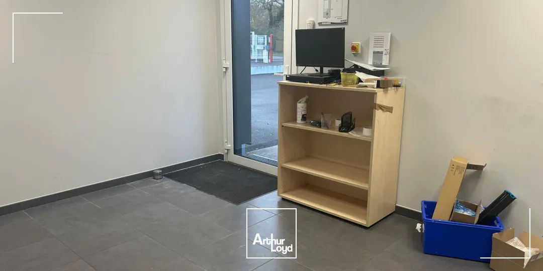 A St AIgnan Grandlieu, bâtiment d'activité à la location