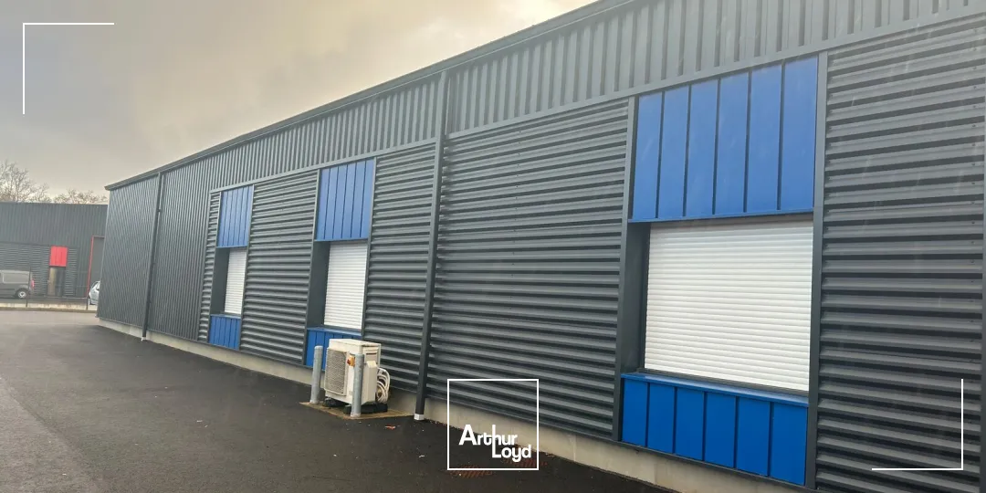 A St AIgnan Grandlieu, bâtiment d'activité à la location