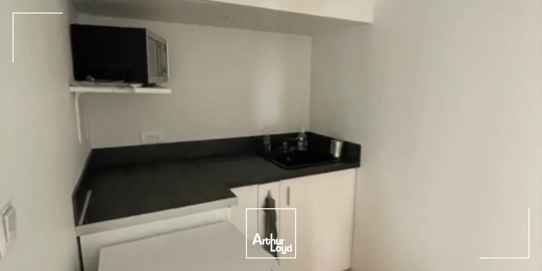 Local ile de Nantes 62 m2 au sol + mezzanine de 13 m2