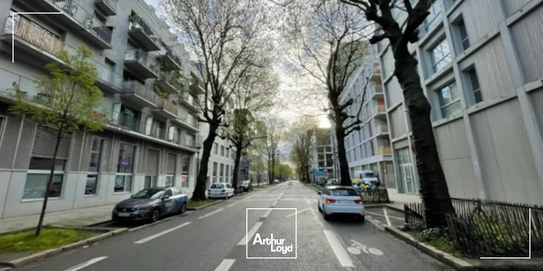 Local ile de Nantes 62 m2 au sol + mezzanine de 13 m2