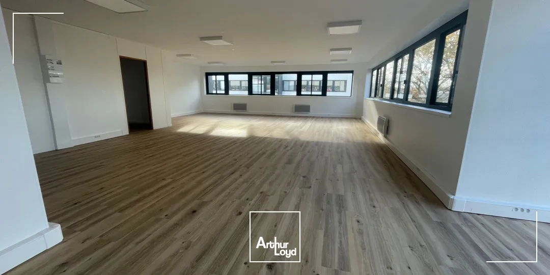 BUREAUX À LOUER-89 M²-FORUM D'ORVAULT
